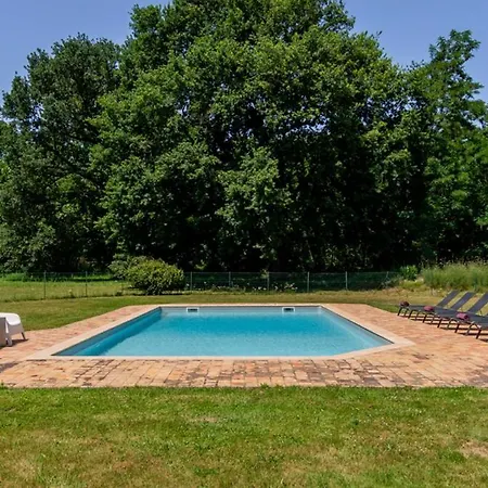 펜션 Le Fousseret Chateau Sleeps 14 Pool Wifi Marignac-Lasclares